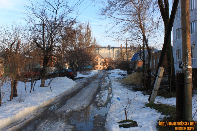Новочеркасск: Улица Шумакова. Вид с Просвещения в сторону Школьной