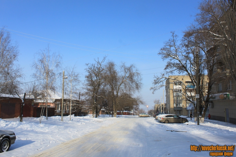 Новочеркасск: Улица Ларина в сторону Буденновской