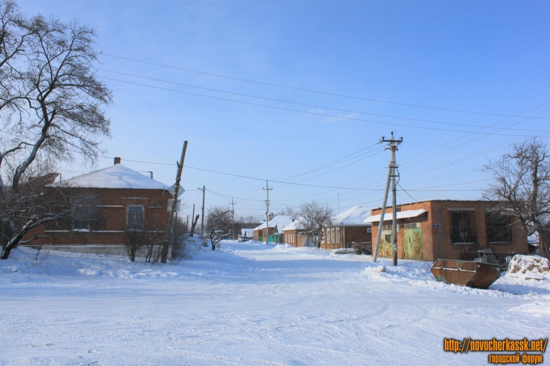 Новочеркасск: Улица Щорса. Вид с перекрестка с Ларина