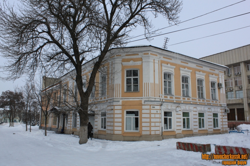 Новочеркасск: Улица Дворцовая, 6