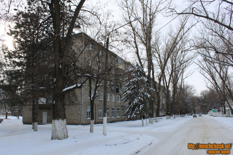 Новочеркасск: Улица Комарова, 4