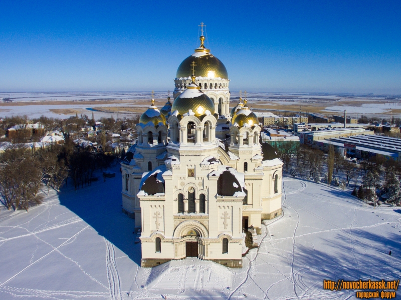 Новочеркасск: Собор в Новочеркасске с воздуха зимой