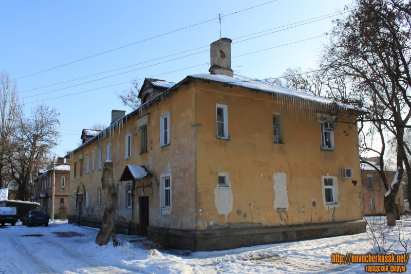 Новочеркасск: Улица Молодежная, 81. Вид со двора