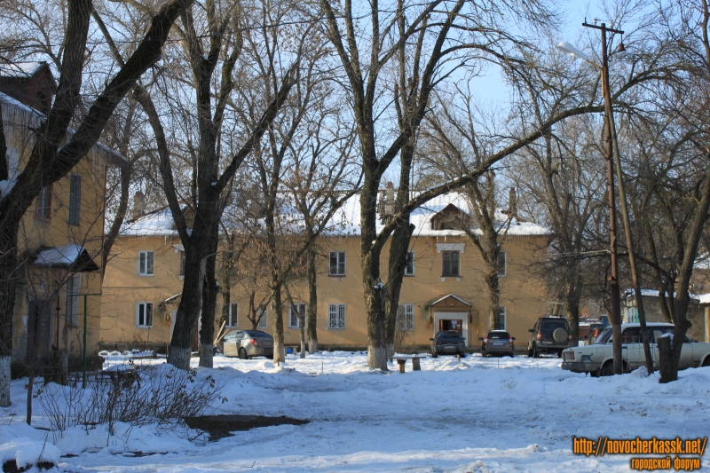 Новочеркасск: Улица Котовского, 10/77. Вид со двора