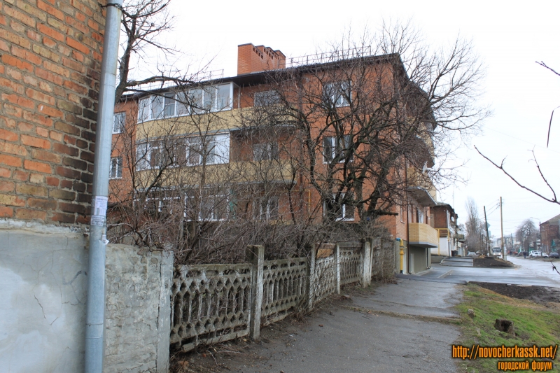 Новочеркасск: Забор в переулке Путиловском