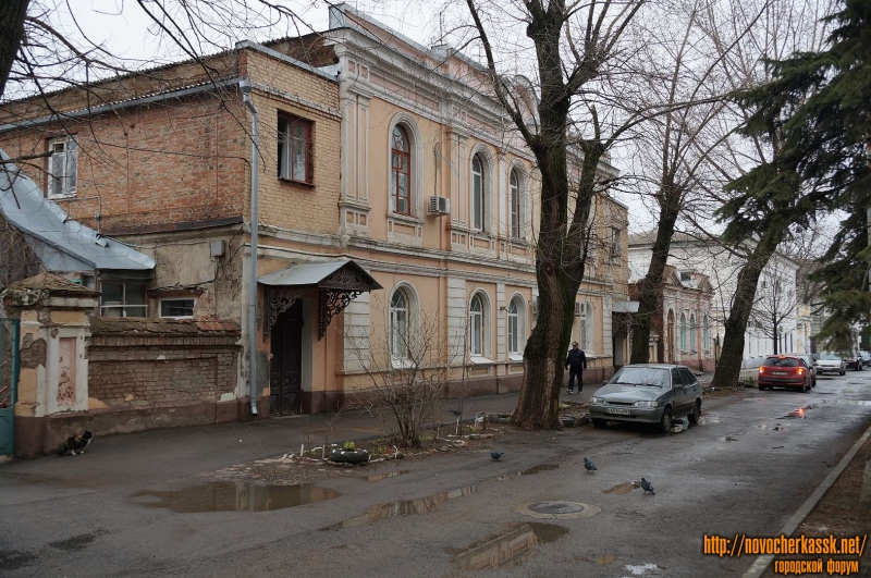 Новочеркасск: Улица Дворцовая, 3