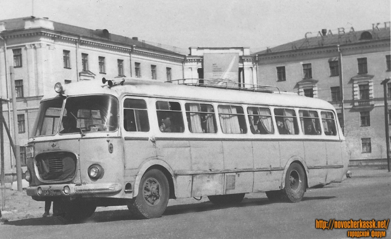 Новочеркасск: Автобус на нынешней площади Юбилейной