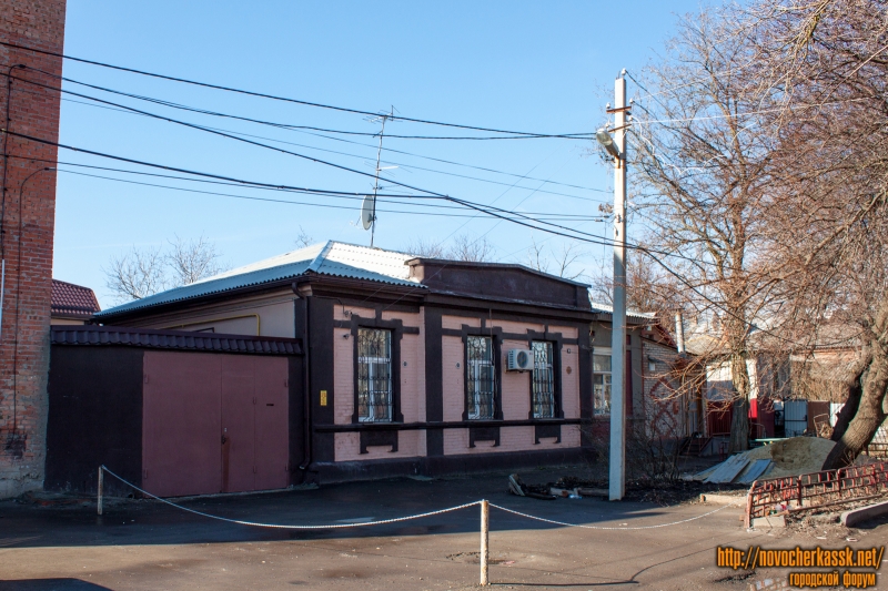 Новочеркасск: Улица Шумакова, 19