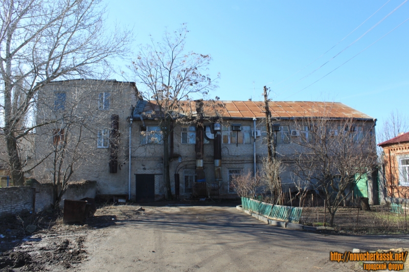 Новочеркасск: Проспект Ермака, 104. Вид с улицы Шумакова