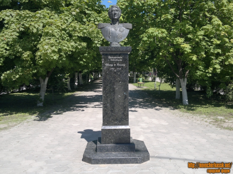 Новочеркасск: Памятник Францу де Воллану