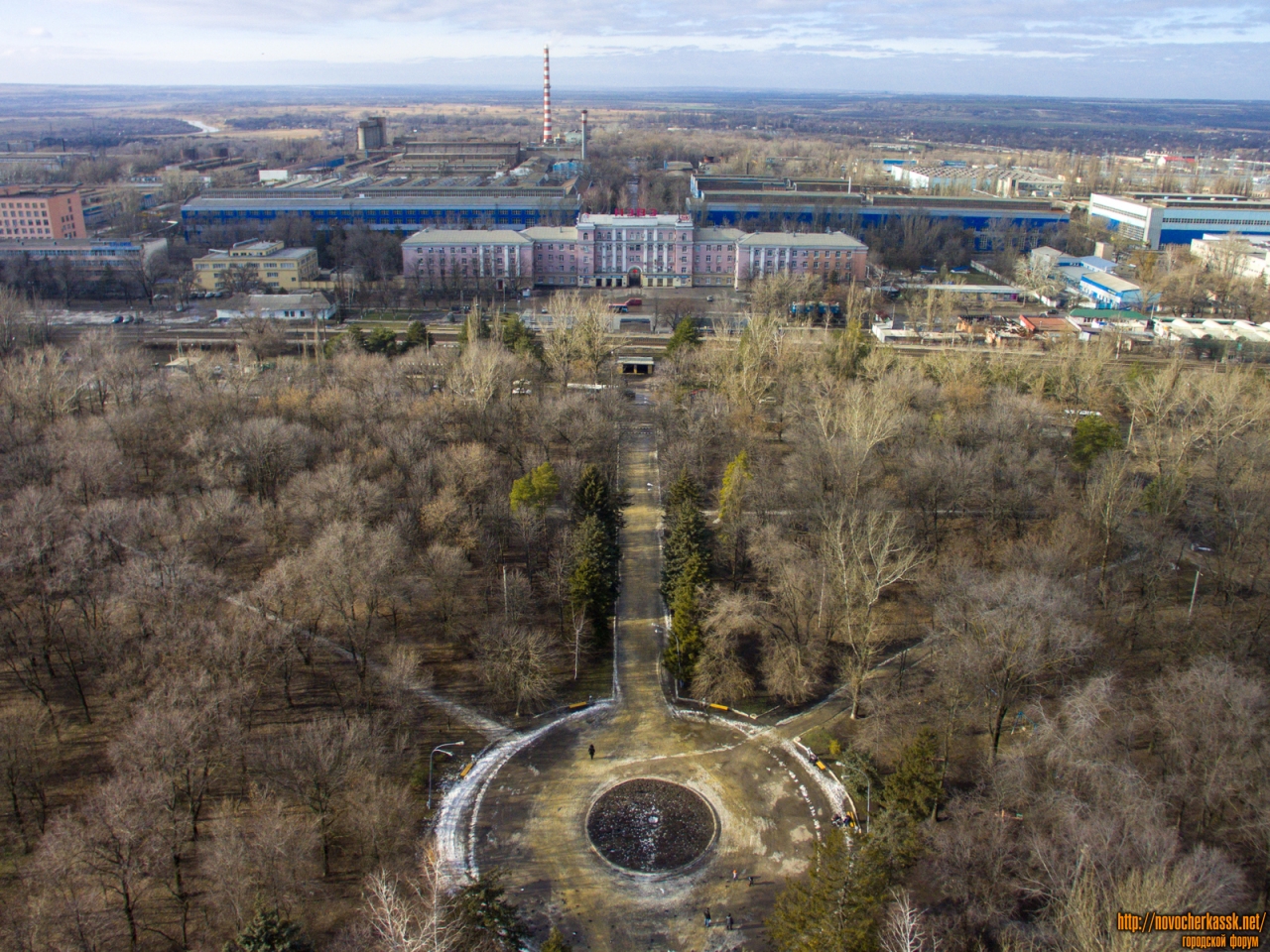 Новочеркасск: Парк на Соцгороде и заводоуправление НЭВЗ