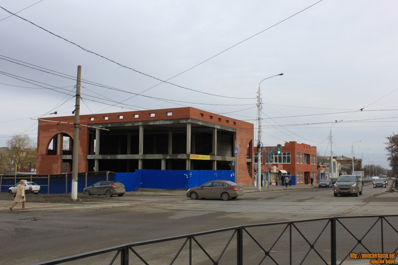 Новочеркасск: Строительство ТЦ на углу Баклановского и Крылова