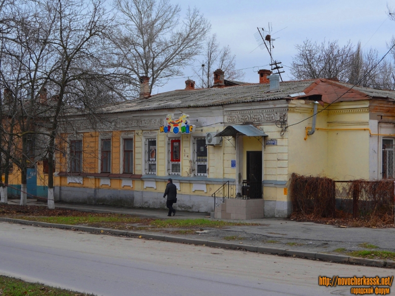 Новочеркасск: Жилой особняк  по пр-ту Ермака 115