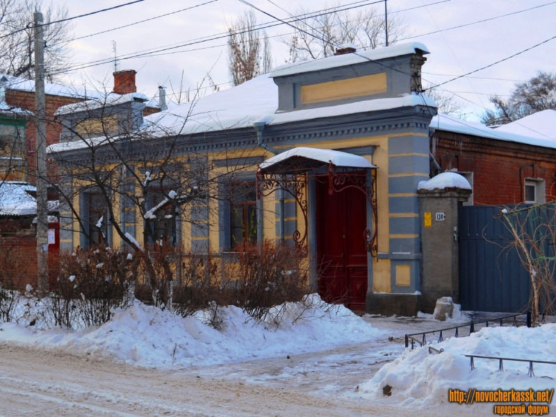 Новочеркасск: Дом по ул. Просвещения 134