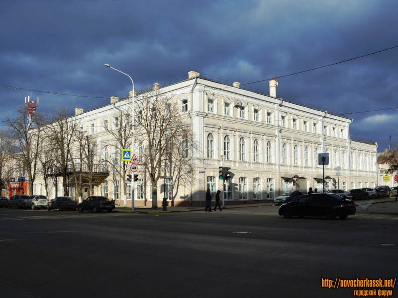 Новочеркасск: Здание бывшего Донского Офицерского собрания