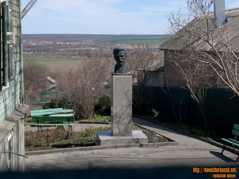 Новочеркасск: Памятник Митрофану Борисовичу Грекову