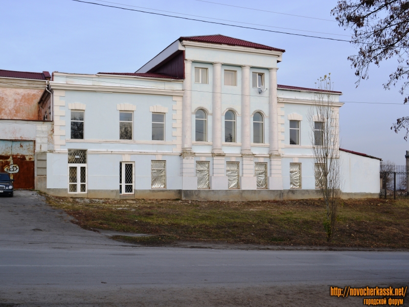 Новочеркасск: Здание бывшего уездного училища