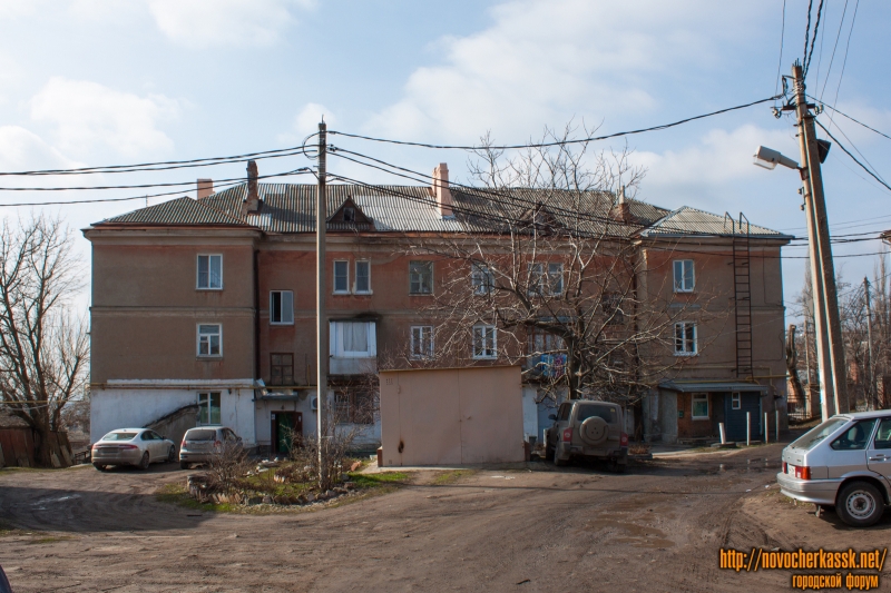 Новочеркасск: Проспект Ермака, 34. Вид со двора