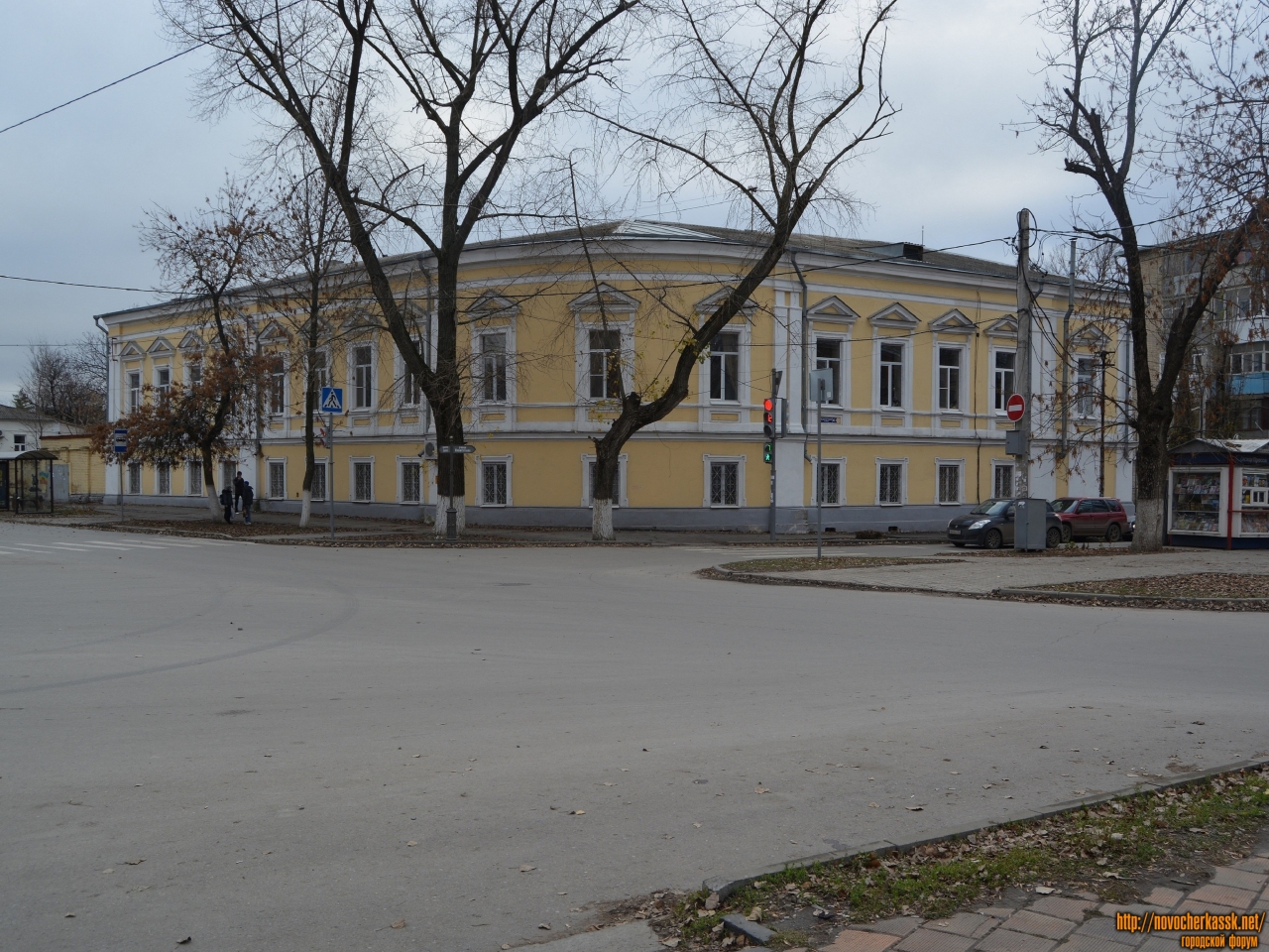 Новочеркасск: Здание бывшего спального корпуса Юнкерского кадетского училища