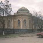 Здание на углу Красного спуска и улицы Кавказской