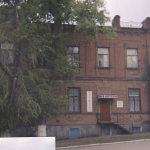 Здание на углу Красного спуска, 35 и улицы Александровской, 54