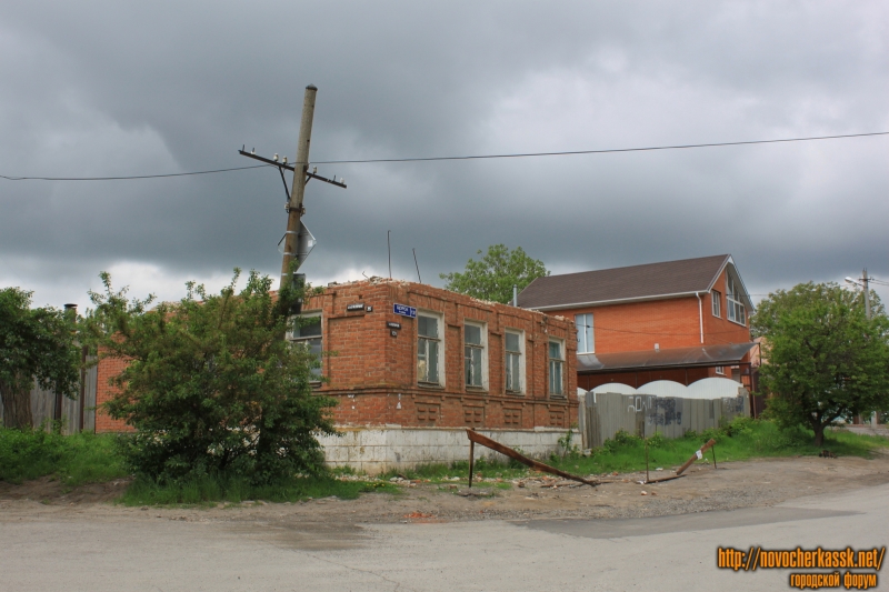 Новочеркасск: Щорса, 131 / Ларина, 35