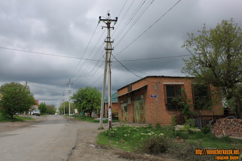 Новочеркасск: Улица Щорса. Вид с улицы Ларина