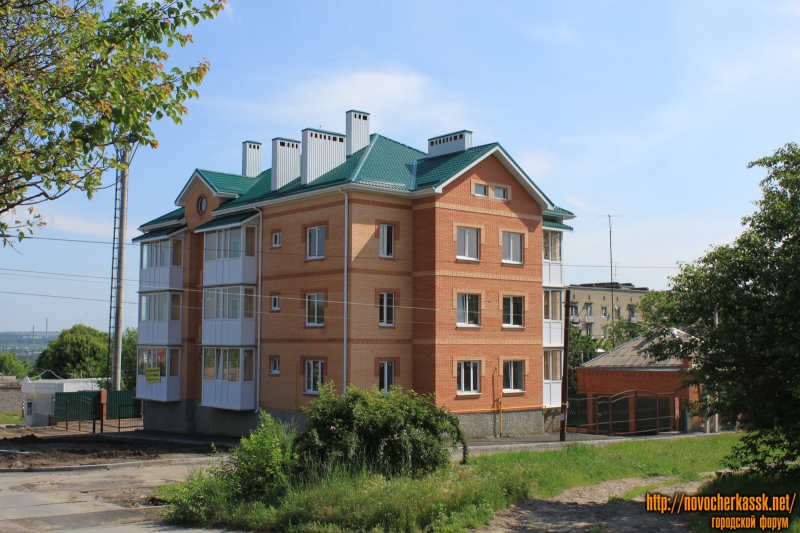 Новочеркасск: Новостройка на улице Щорса, 62 (угол с Ленгника)