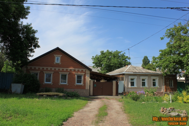 Новочеркасск: Улица Октябрьская, 205, 207