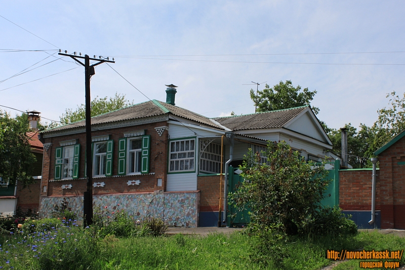 Новочеркасск: Улица Октябрьская, 105