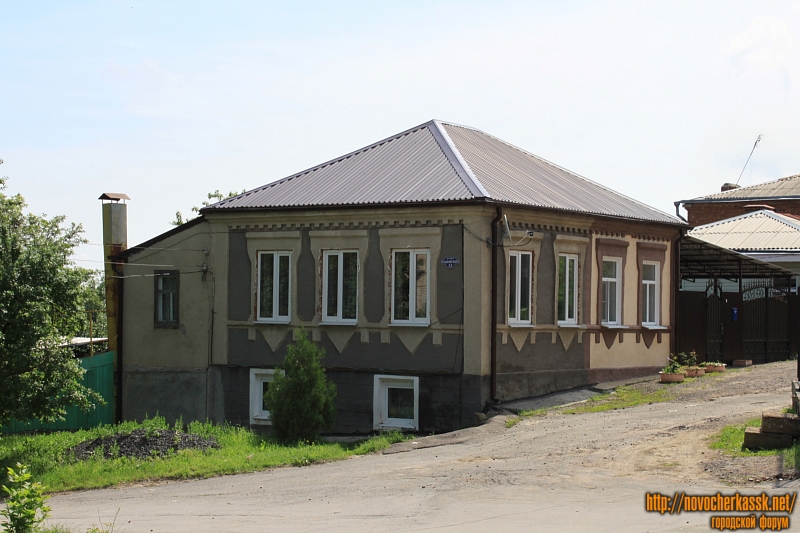 Новочеркасск: Улица Октябрьская, 116 / ул. Маяковского, 33