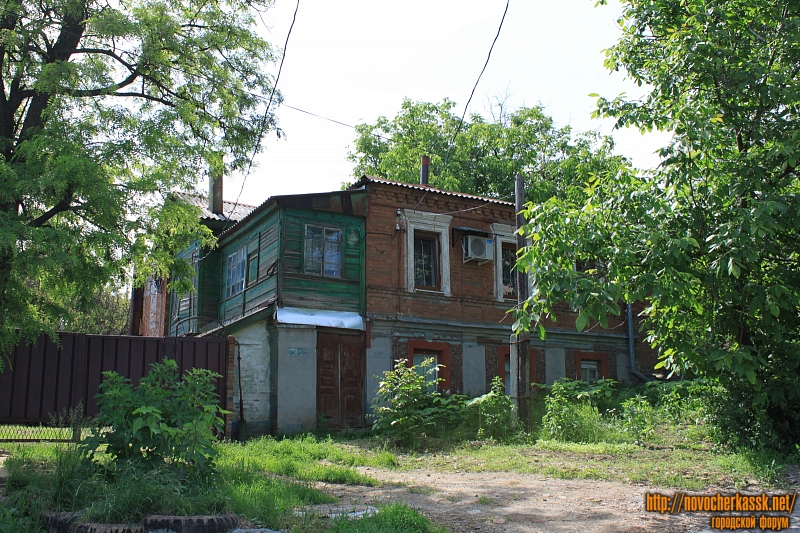 Новочеркасск: Улица Маяковского, 27