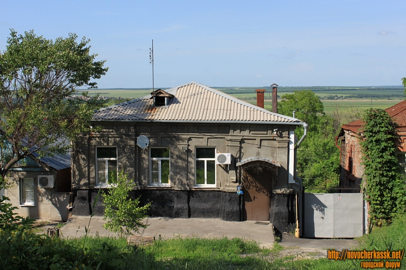 Новочеркасск: Улица Октябрьская, 72