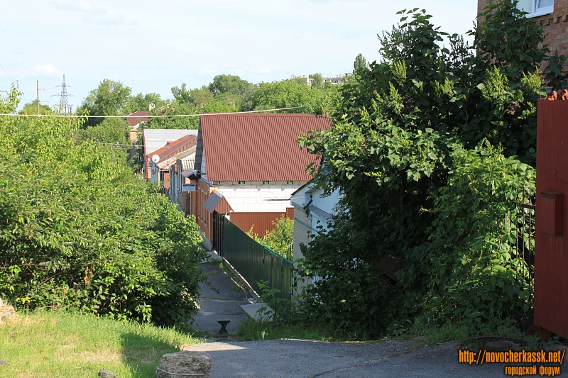 Новочеркасск: Улица Октябрьская