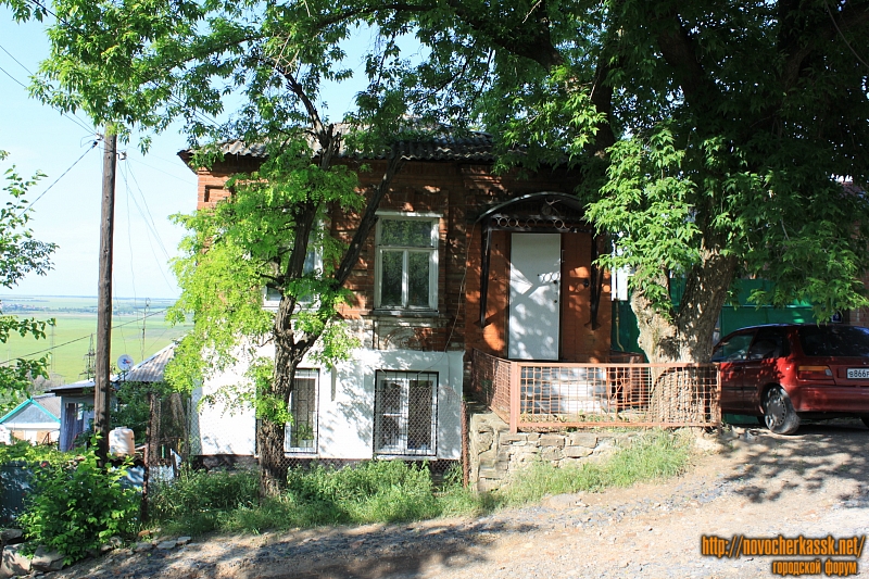 Новочеркасск: Улица Октябрьская, 8