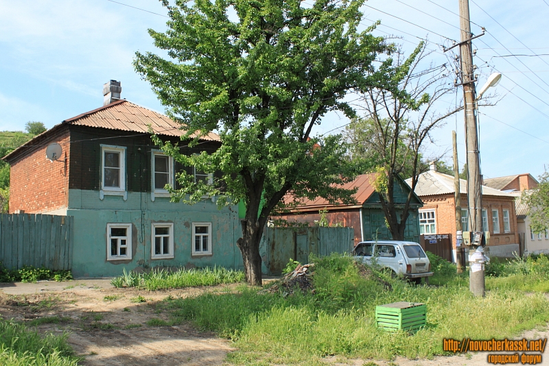 Новочеркасск: Улица Железнодорожная, 379, 381