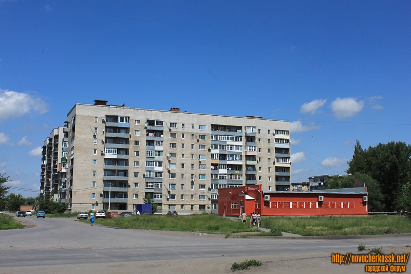 Новочеркасск: Улица Визирова, 11 и магазин «Пятёрочка»