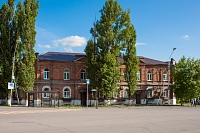 Проспект Ермака, 37 / Красный спуск, 48. Кожвендиспансер