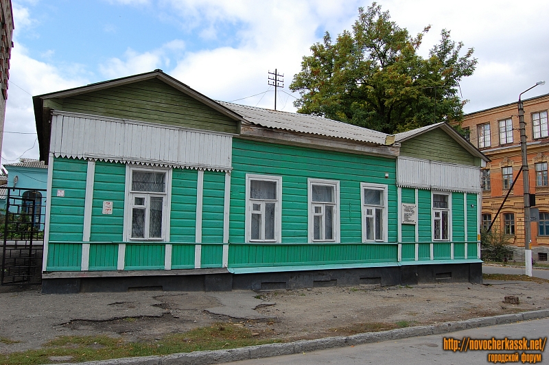 Новочеркасск: Угол Лебедя и Атаманской