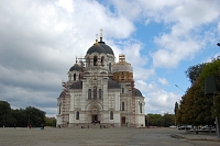 Золочение куполов собора