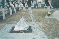 Камень памяти жертв расстрела 2 июня 1962 года. Установлен в 1991 году. В 2008 году его посетил В. Путин