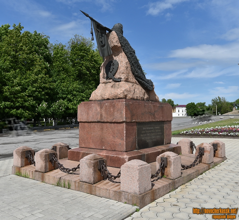 Новочеркасск: Памятник Бакланову