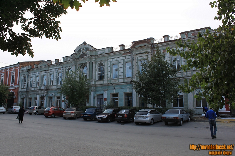 Новочеркасск: Здание военного госпиталя на Платовском