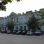 Здание военного госпиталя на Платовском