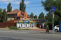 Цветочный магазин в начале улицы Ленгника