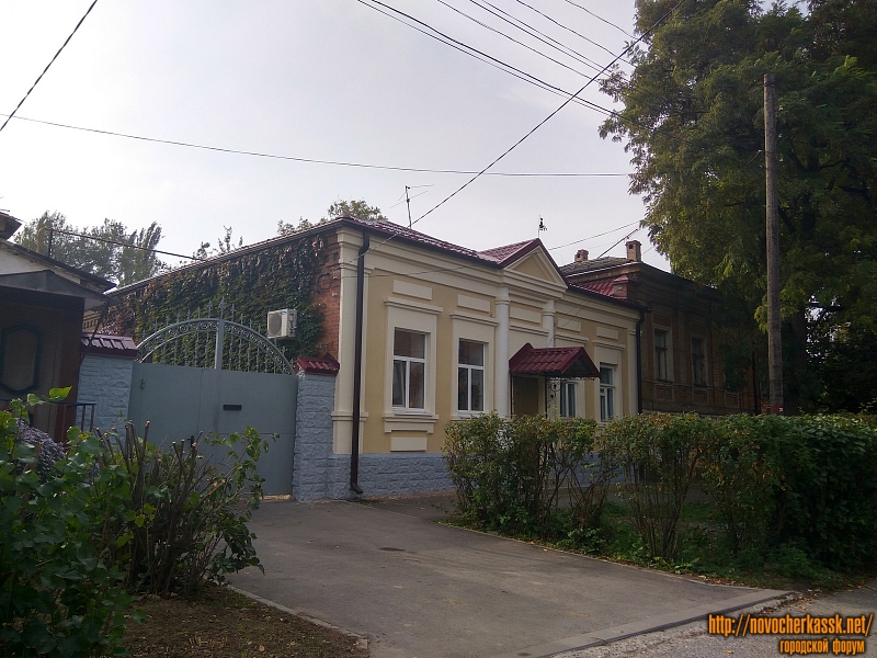 Новочеркасск: Улица Красноармейская, 49