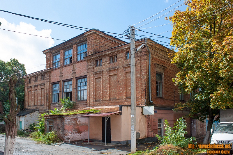 Новочеркасск: Улица Красноармейская, 17 / улица Московсская, 26. Бывшее здание музыкальной школы