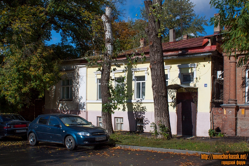 Новочеркасск: Улица Красноармейская, 16