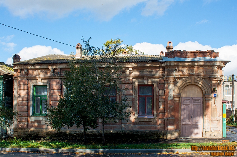Новочеркасск: Улица Красноармейская, 6