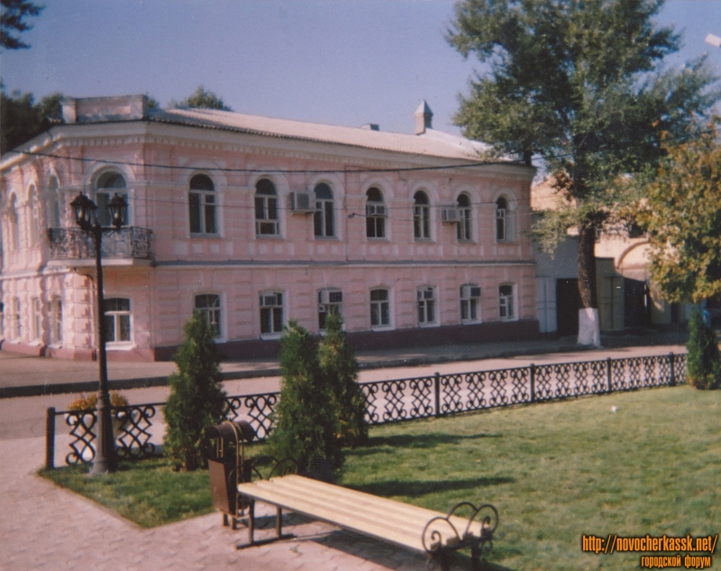 Новочеркасск: Улица Дворцовая, 8